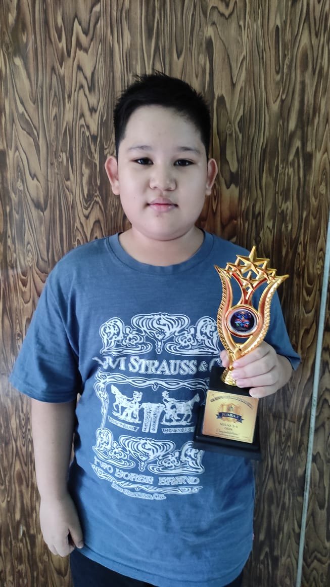 Foto Juara 1 Kategori B (Kelas 1-3) - Matematika